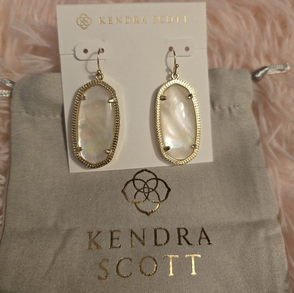Kendra Scott Elle Gold Drop Earrings in Ivory Pearl. - Picture 13 of 14